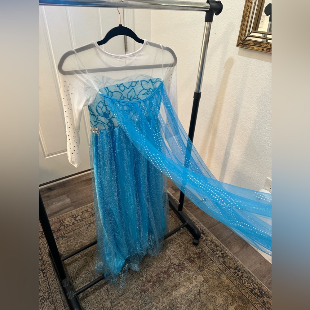 Size 7/8 Elsa Halloween dress with detachable cape and gloves. - Picture 4 of 8